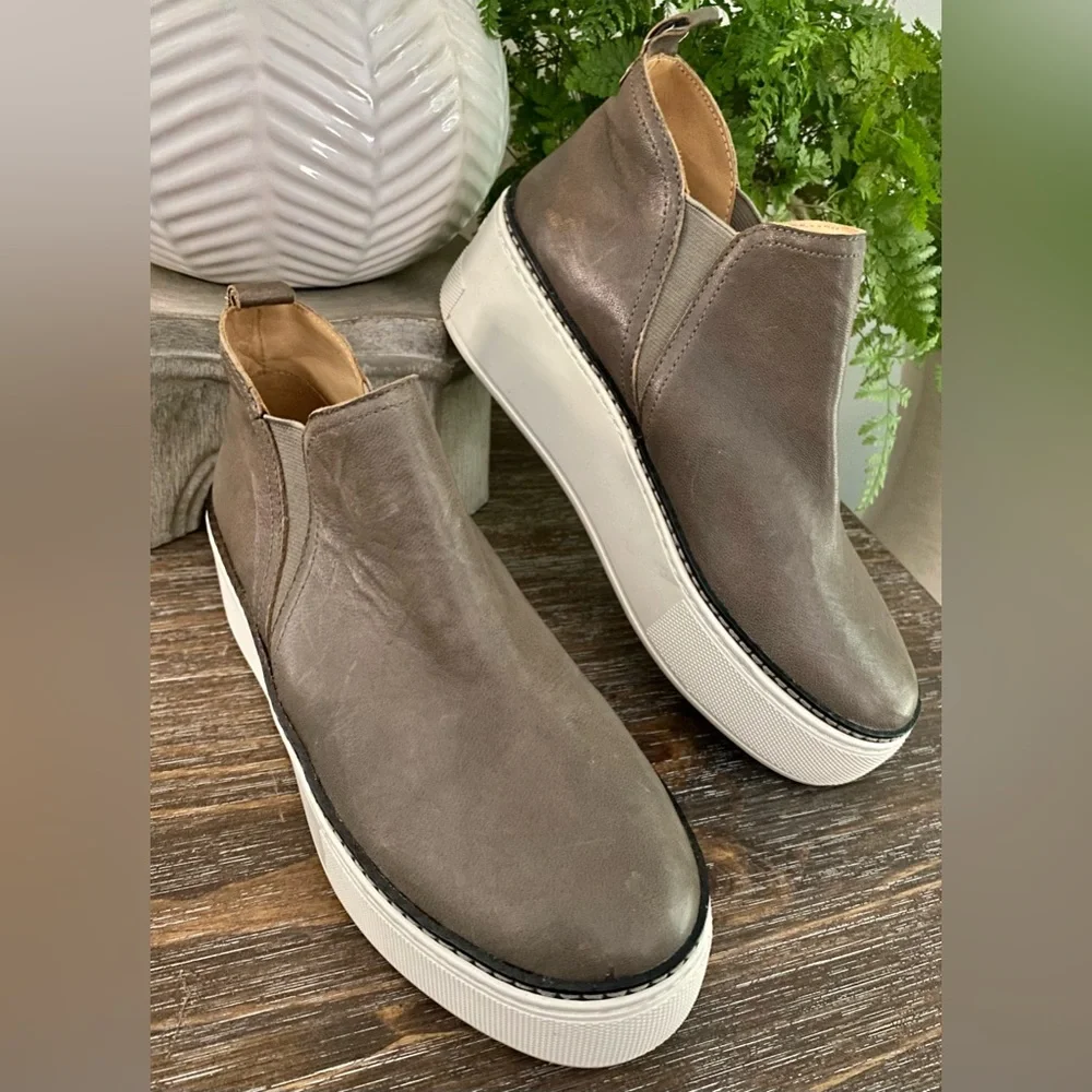 J/Slides Mika‎ Women’s 6.5 Platform Leather Slip On Sneaker Boot Bronze / Brown